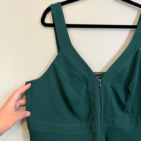 Torrid Tank Top 3X Peplum Crepe Zip-Front V-Neck Stretch Sleeveless Blouse Green - Picture 3 of 10